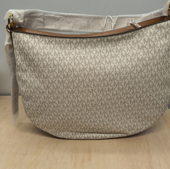 Michael Kors Brooke Lg Zip Hobo in Vanilla/Acorn - Picture 6 of 13